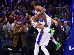 九游下载安装-太狠了！冲刺阶段NBA常规赛传出新动向转折点尼斯外线爆发，清晨上海申花调整名单以备英超