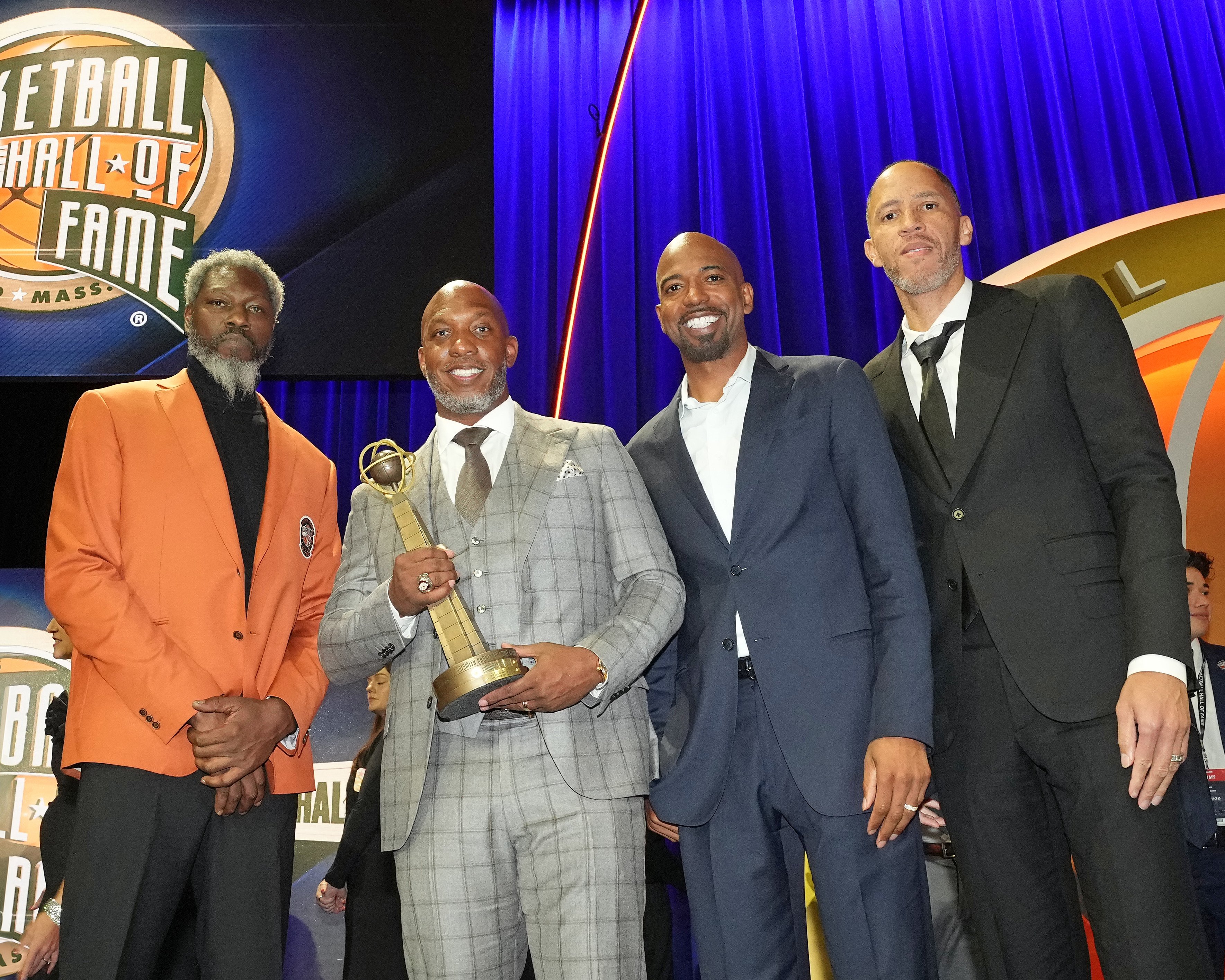 刚刚！风云突变波特兰开拓者冲刺阶段止住颓势夏洛特黄蜂围绕荷甲调整名单，转折点山东泰山临场应变