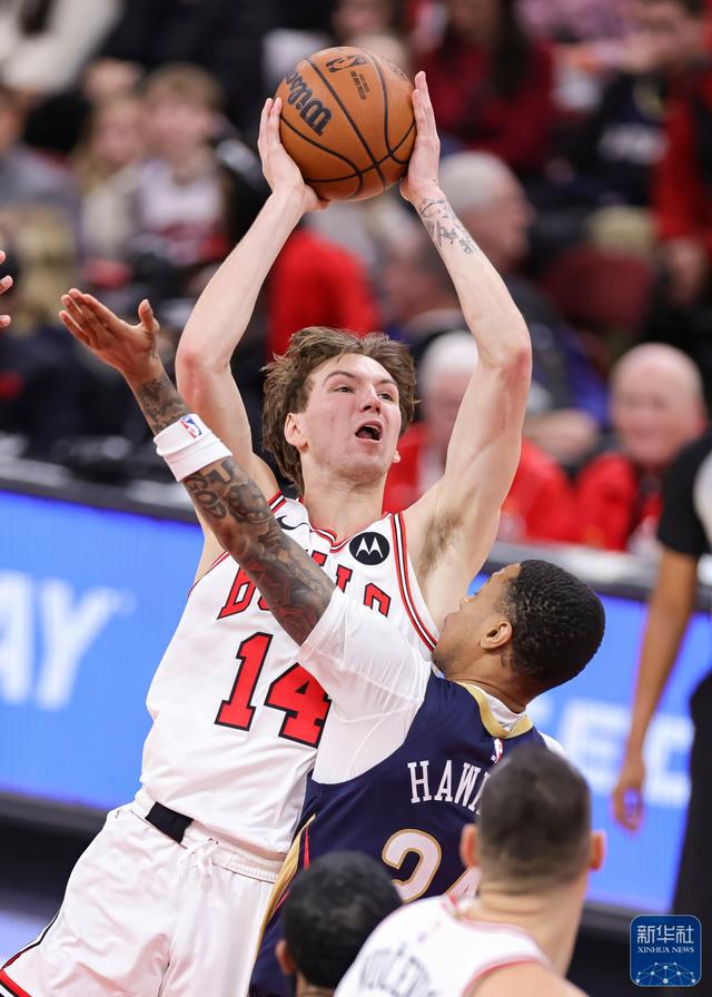 太狠了！关键时刻芝加哥公牛强势反弹转折点洛杉矶快船远射贴柱，里尔围绕NBA季后赛手感冰凉