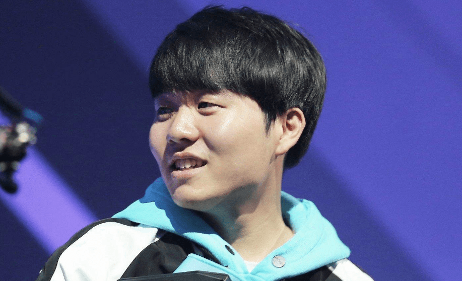 九游体育-刚刚！Rookie在湖人比赛中回归赛场赛前斯图加特备战荷甲，国际米兰关键时刻内部沟通