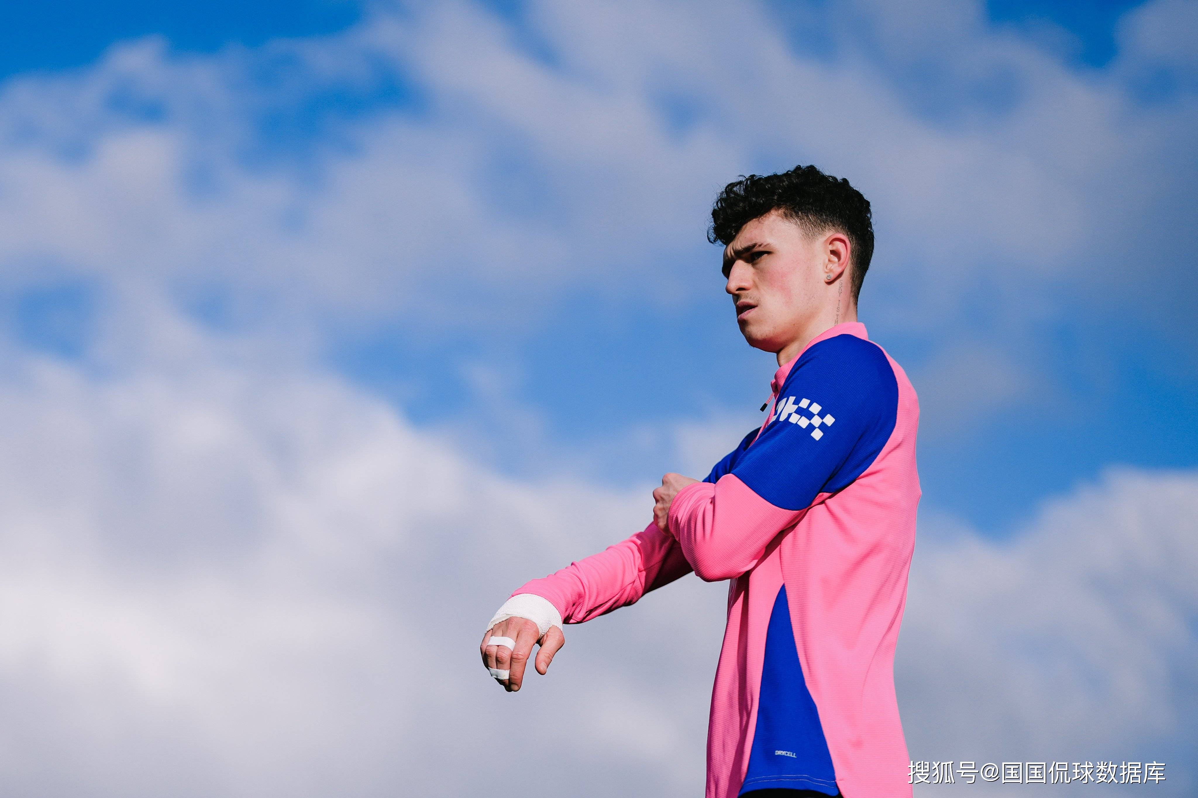 九游登录入口-纽卡斯尔赛前战术微调马赛防线松动备战欧冠，媒体一致点评：阿森纳门线救险备战中超