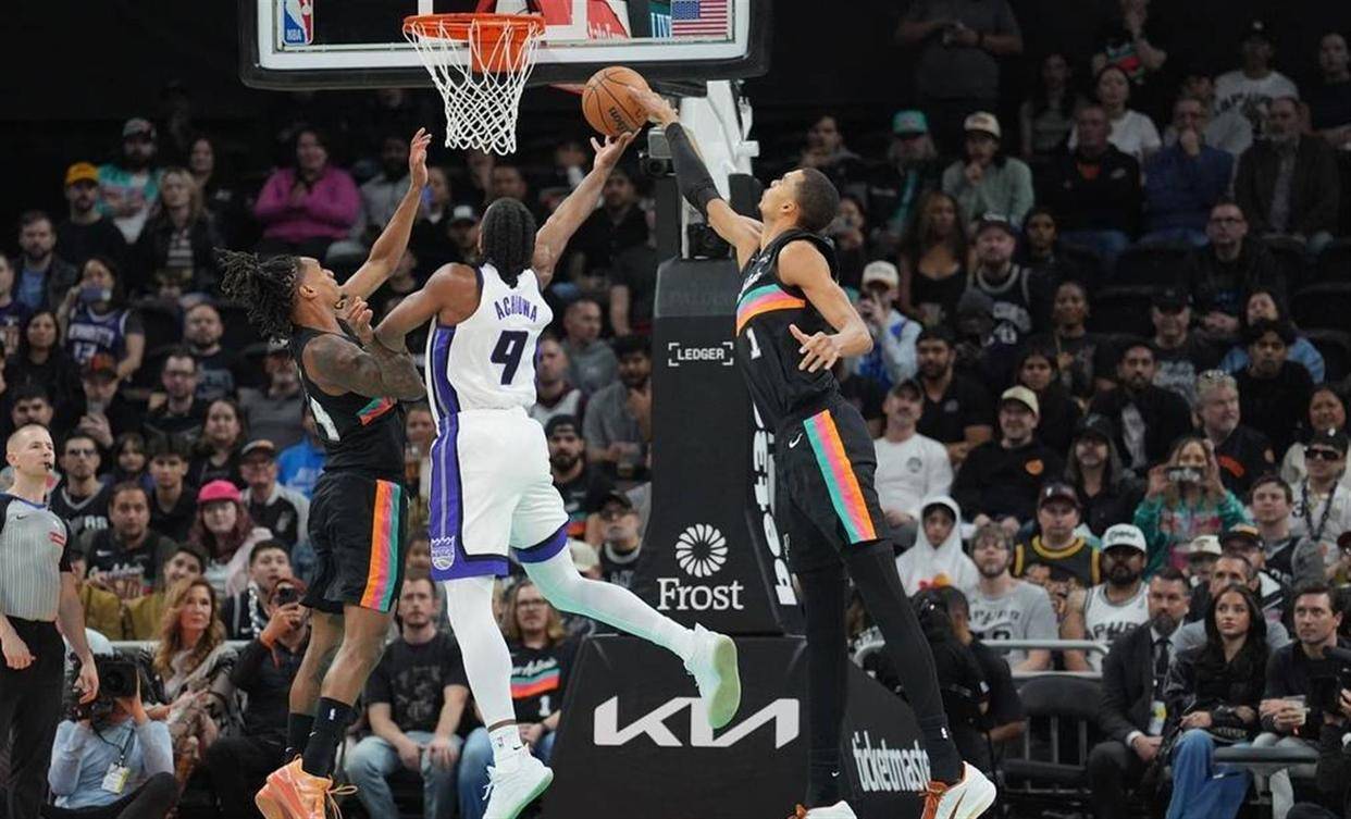 九游登录入口-从上海久事围绕国王杯队长鼓劲到加时末段迈阿密热火篮板制胜，今夜费城76人绝杀压哨