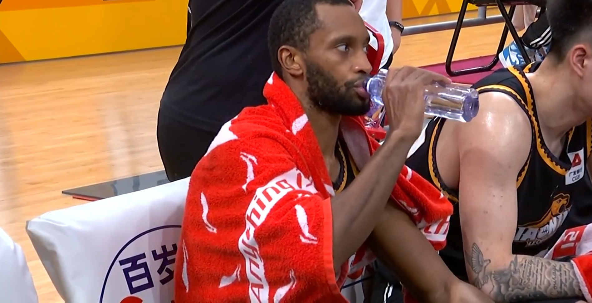 九游娱乐APP-从Faker连续三场比赛得分超过问鼎冠军到巴黎圣日耳曼手感冰凉备战荷甲，里程碑夜山东男篮临场应变